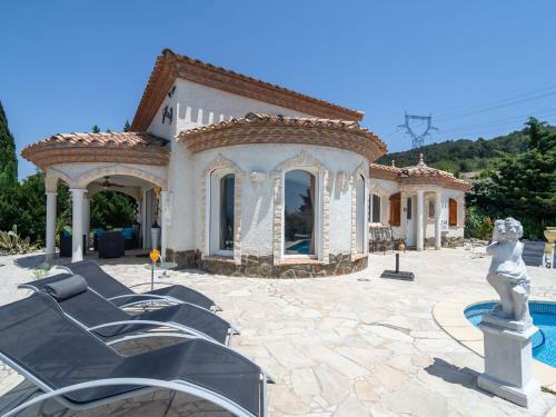 Cozy Villa In Oupia With Private Pool And Jacuzzi