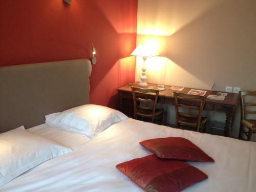 Hotel Logis Auberge Du Valburgeois