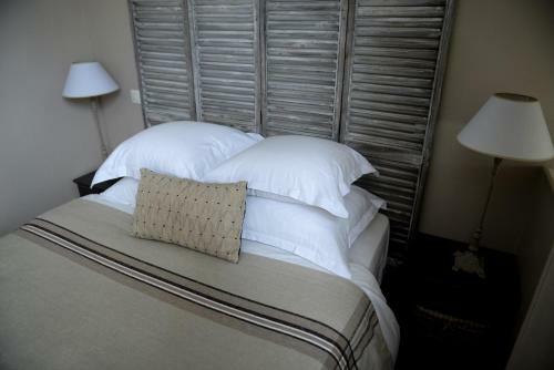 Hostal La Maison D'hotes De Saint Leger