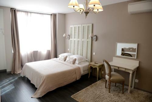 Hostal La Maison D'hotes De Saint Leger