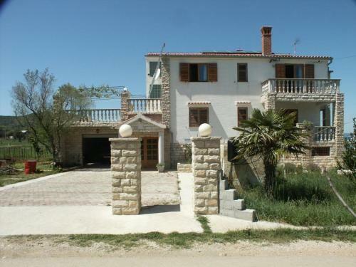 Hostal Triple Room Mrljane 327a