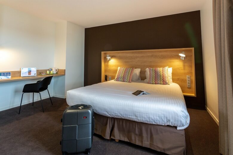 Hotel Campanile Laval Nord