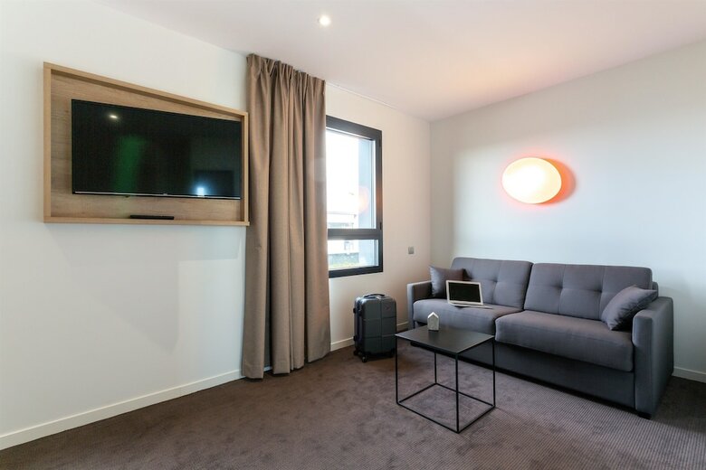 Hotel Campanile Laval Nord
