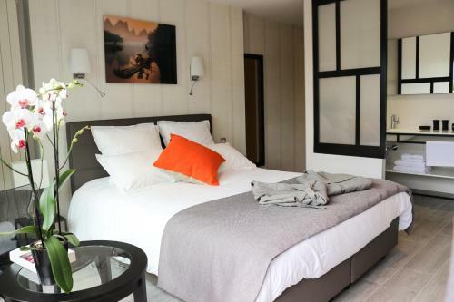 Bed & Breakfast Akoa Villa