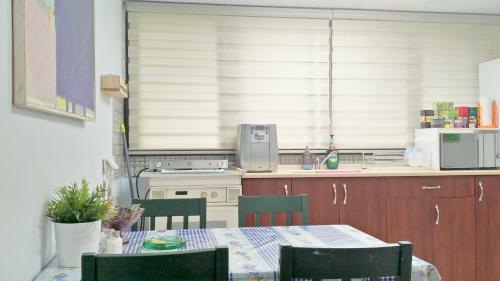 Hostal Like Home, Gedera-room-bnb