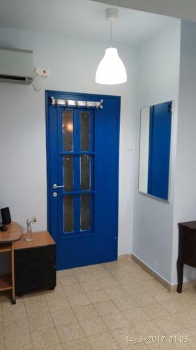 Hostal Like Home, Gedera-room-bnb