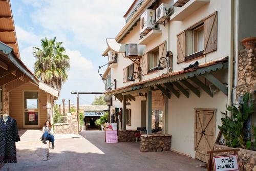 Hostal Like Home, Gedera-room-bnb