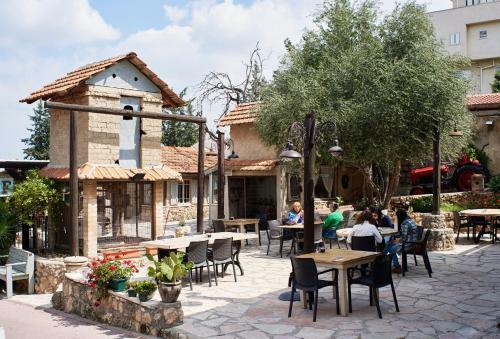 Hostal Like Home, Gedera-room-bnb