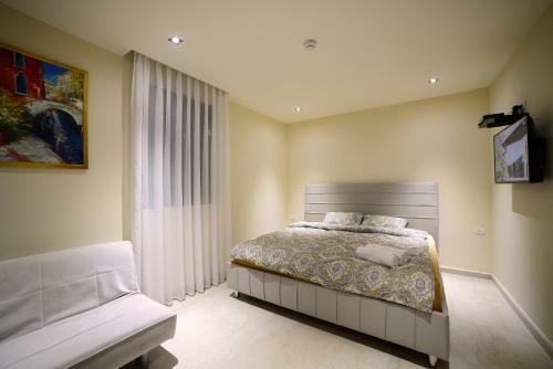Hostal Garden Residence