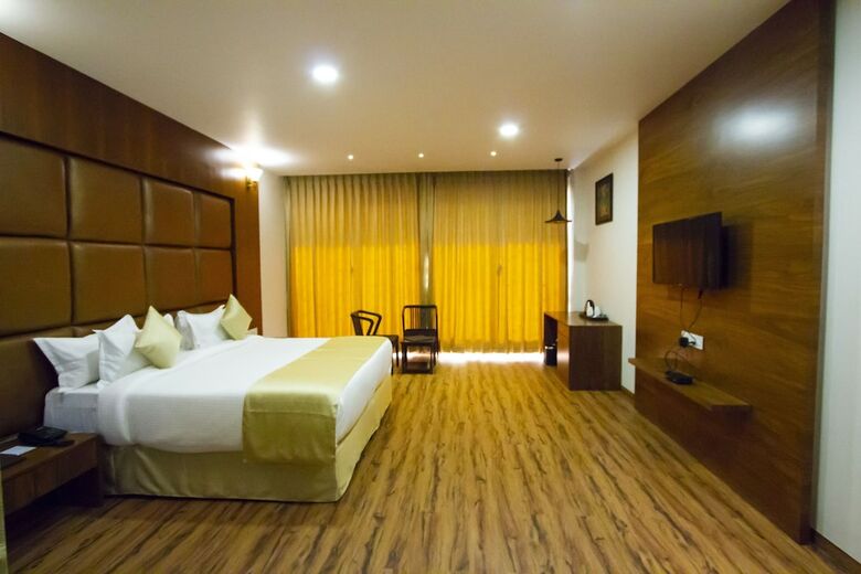 Hotel Jalashray Resort
