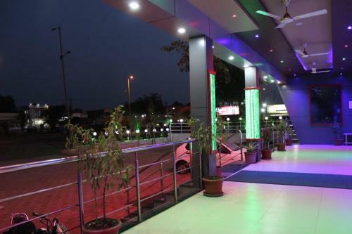 Hotel Shri Sai Nivara Lodge