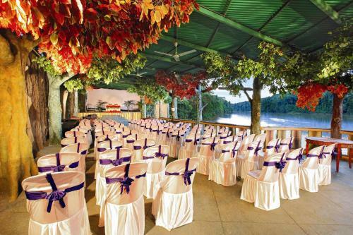 Hotel Emarald Resort
