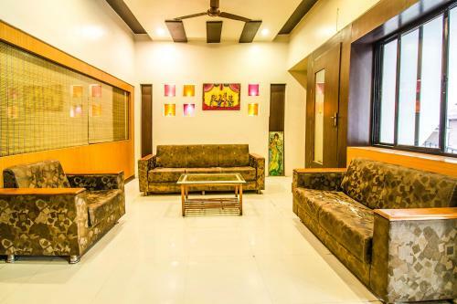 Hotel Fabexpress Karishma Rasta Peth
