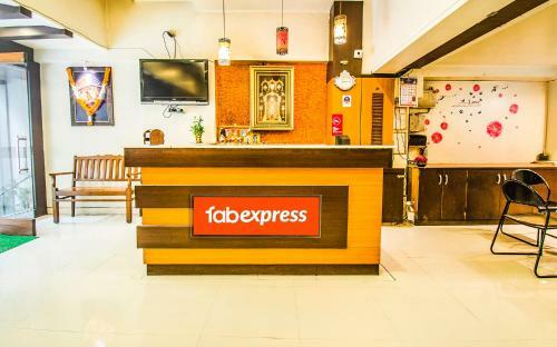 Hotel Fabexpress Karishma Rasta Peth