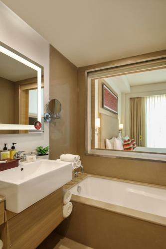 Sandal Suites By Lemon Tree Hotels