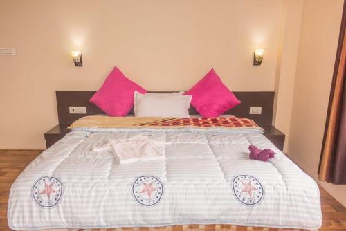 Hotel Pine Village Retreat
