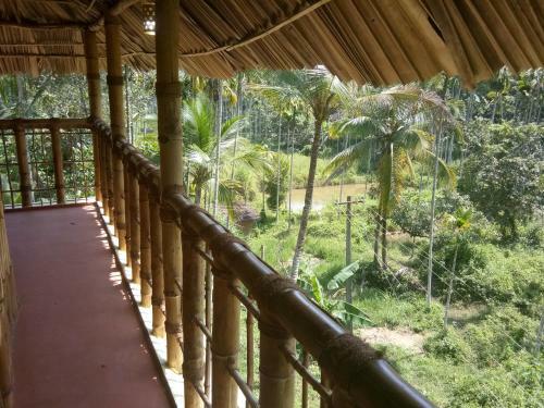 Kalidasa Tree House And Villa