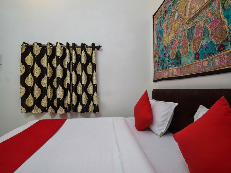 Oyo 10682 Hotel Blue Lotus