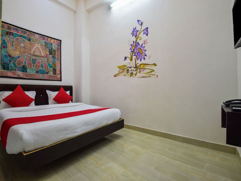 Oyo 10682 Hotel Blue Lotus