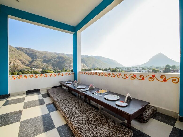 Oyo 10682 Hotel Blue Lotus
