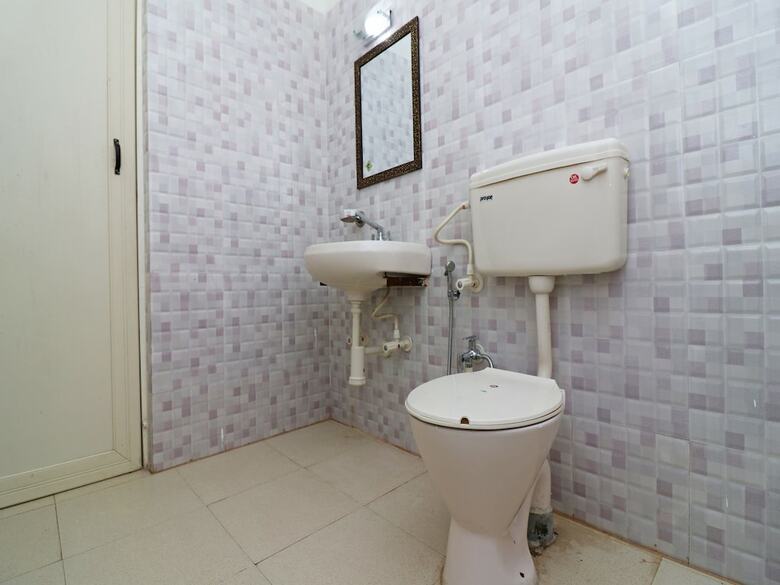 Hotel Oyo 22648 Shalimar Inn