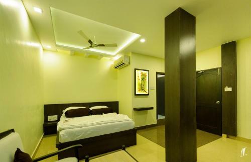 Hotel Srigandha Residency
