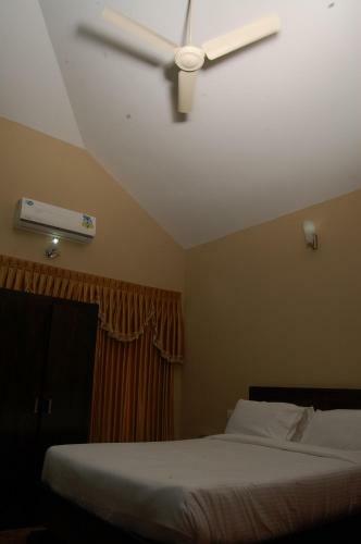 Hotel The Kuttalam Heritage