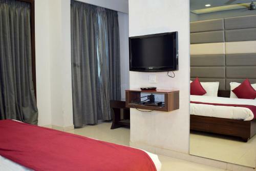 Hostal Hotel Sunrise Palace By Sky Stays