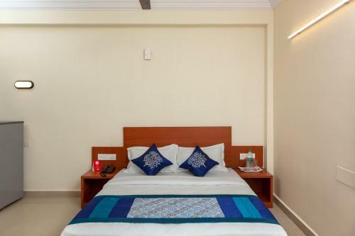 Oyo 22105 Hotel Half Moon Inn