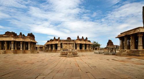 Hotel Clarks Inn Hampi