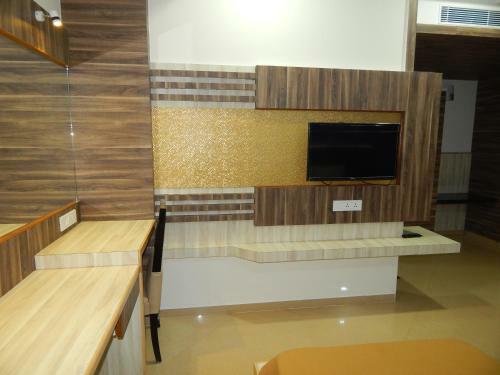 Hotel Aadhi