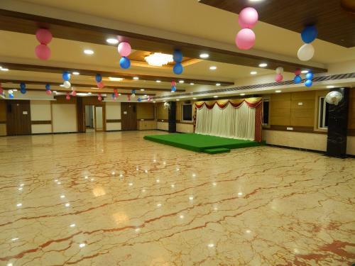 Hotel Aadhi
