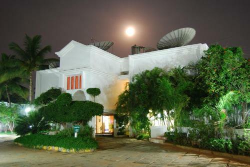 Poppy's Vista Hotel
