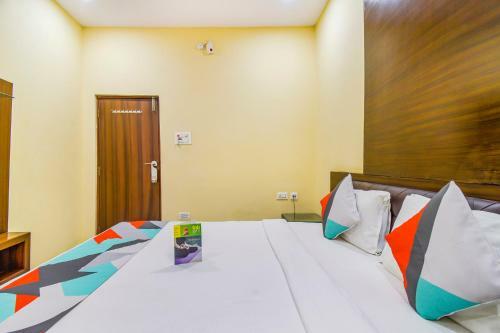 Hotel Fabexpress Royal Plaza