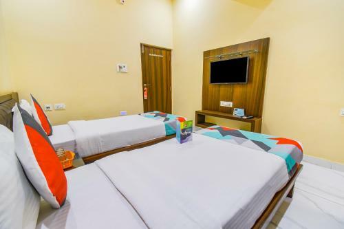 Hotel Fabexpress Royal Plaza