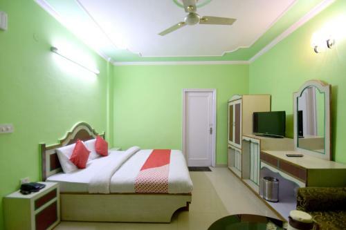 Oyo 10752 Hotel Sitara International