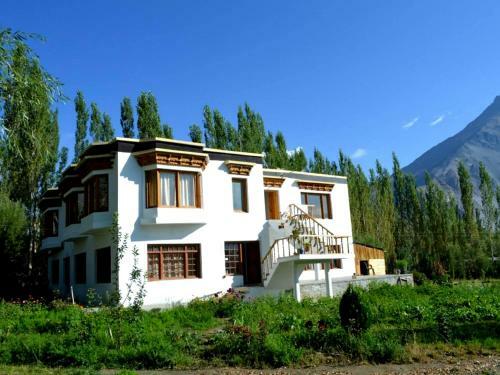 Hotel Beyond Stay - Lharje Resort