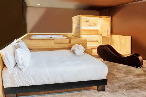 Hotel Secret Room