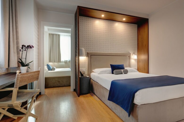 Fly Dec� Hotel