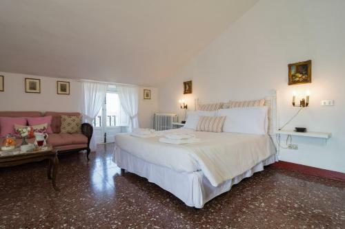 Agroturismo Castello Di Serragiumenta