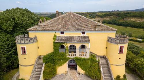 Agroturismo Castello Di Serragiumenta