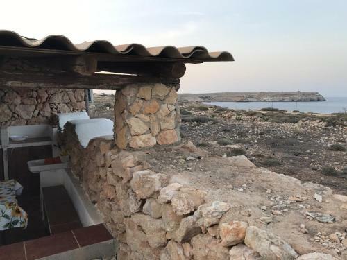 Hostal Casette Di Cala Uccello