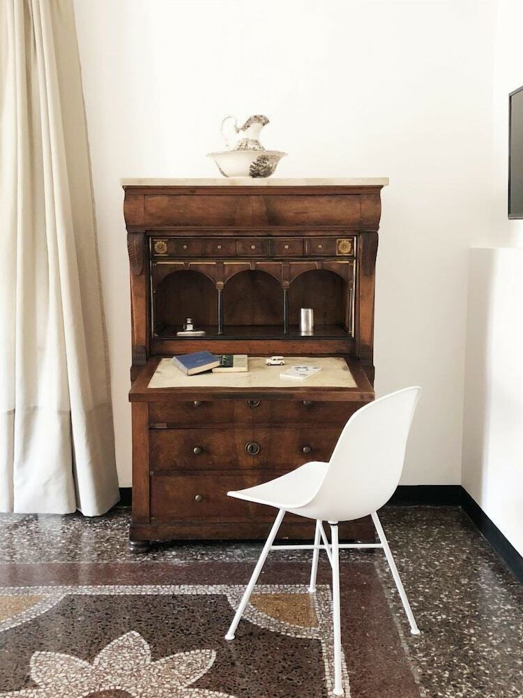 Hostal Genova46 Suites & Rooms