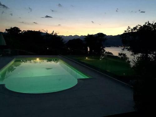 Laveno-mombello Villa Sleeps 8 Pool Wifi