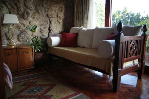 Hostal Zereniti House