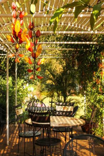 Hostal Zereniti House