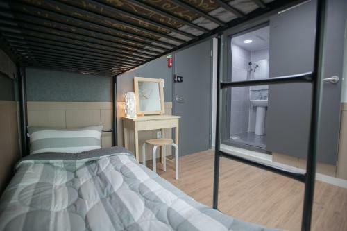 Hostal Twins Guesthouse