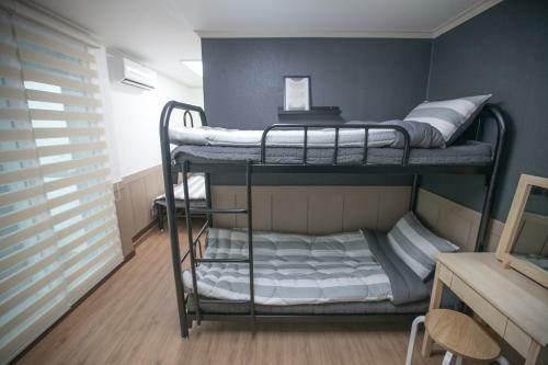 Hostal Twins Guesthouse