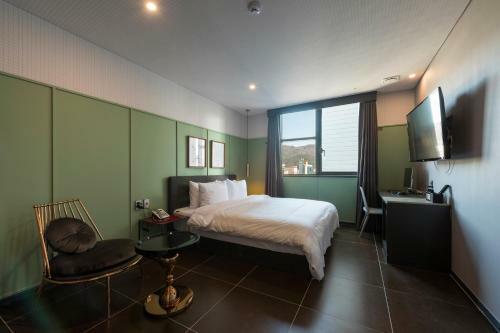 Brown-dot Hotel Guseo