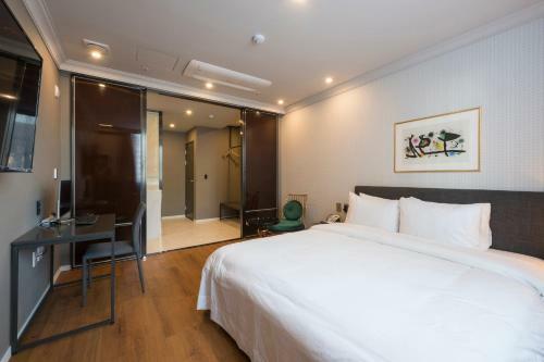 Brown-dot Hotel Guseo